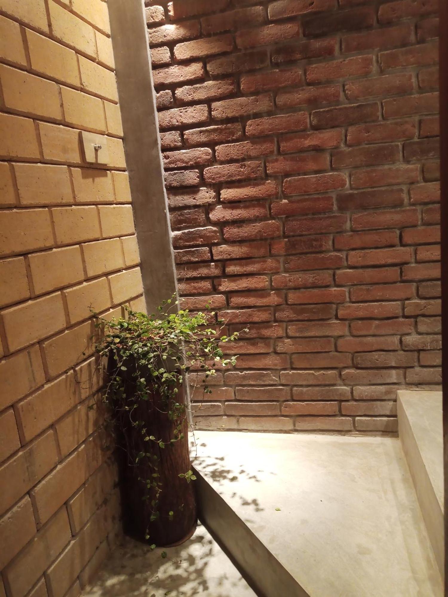 The Brick Wonder Hotel Habaraduwa Bagian luar foto